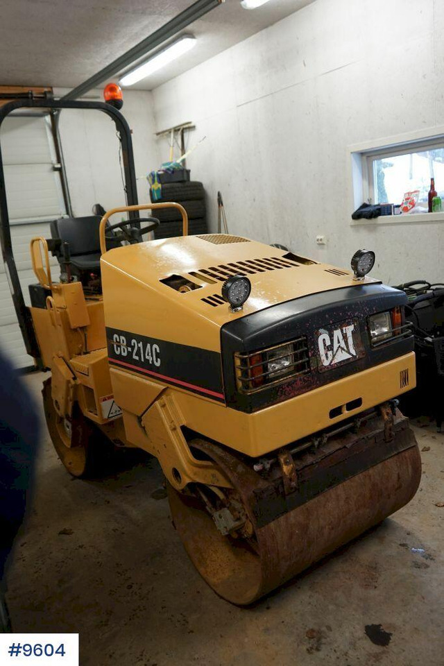Caterpillar CB-214C - Compacteur à pieds de mouton/ Monocylindre: photos 4 Caterpillar CB-214C - Compacteur à pieds de mouton/ Monocylindre: photos 4