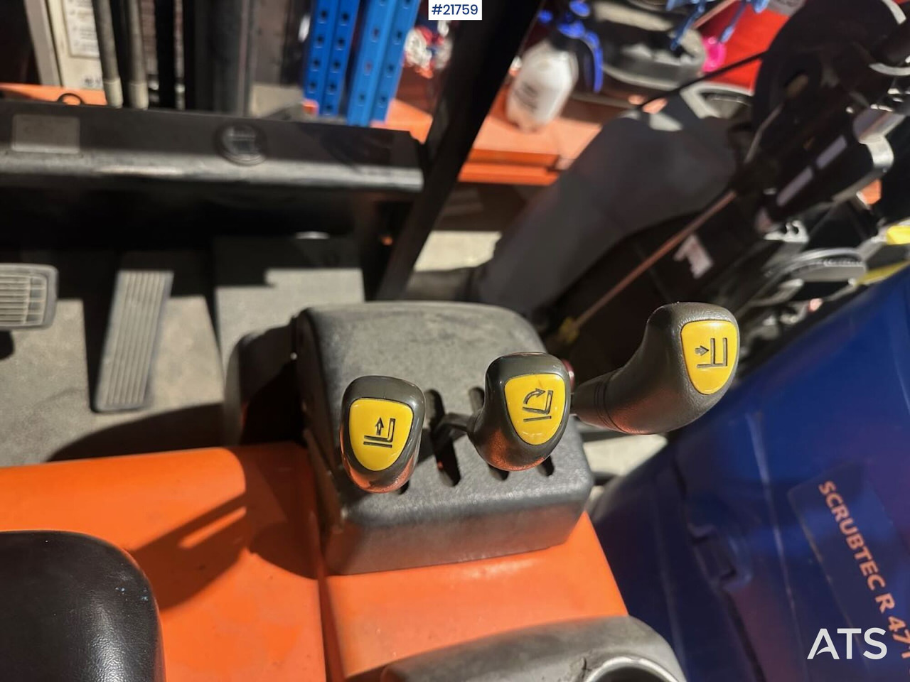 Daewoo B20T truck m/ 4,5 m løftehøyde - Semi-remorque surbaissé: photos 4 Daewoo B20T truck m/ 4,5 m løftehøyde - Semi-remorque surbaissé: photos 4