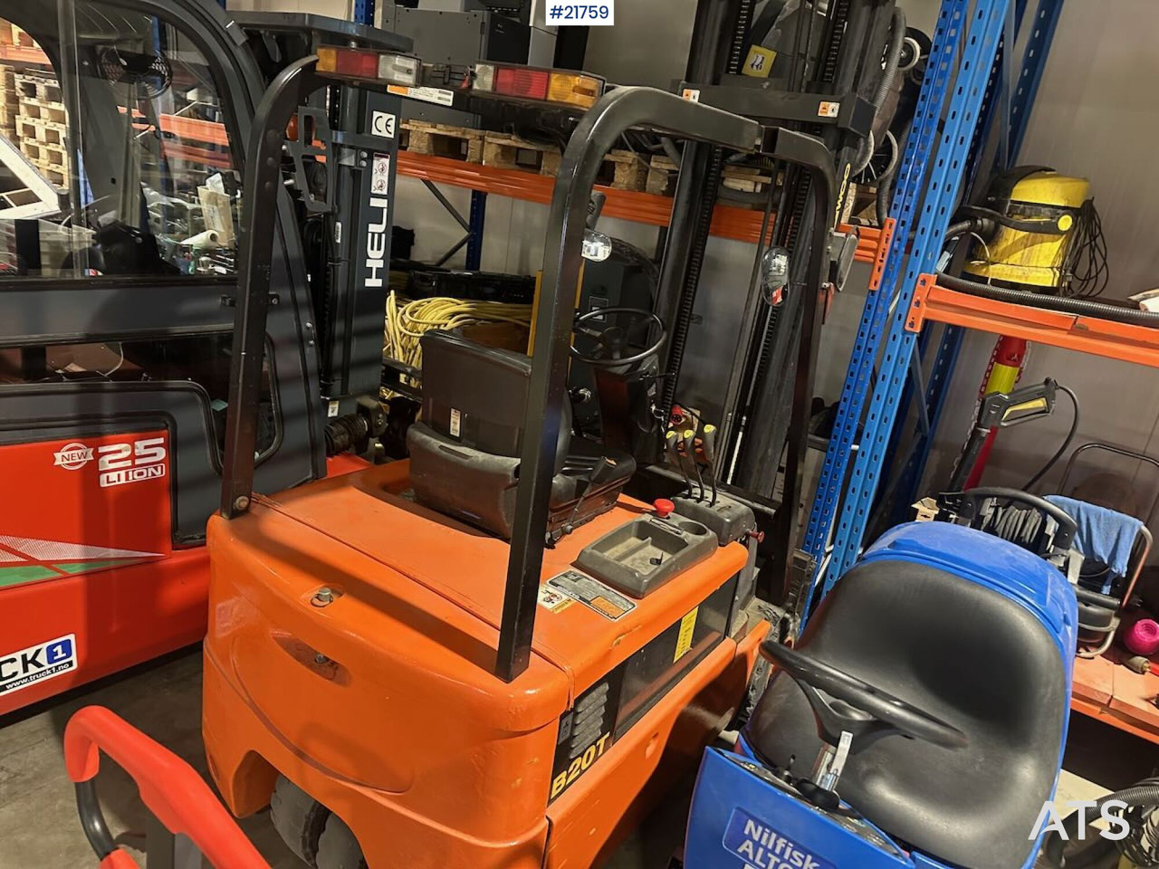 Daewoo B20T truck m/ 4,5 m løftehøyde - Semi-remorque surbaissé: photos 1 Daewoo B20T truck m/ 4,5 m løftehøyde - Semi-remorque surbaissé: photos 1