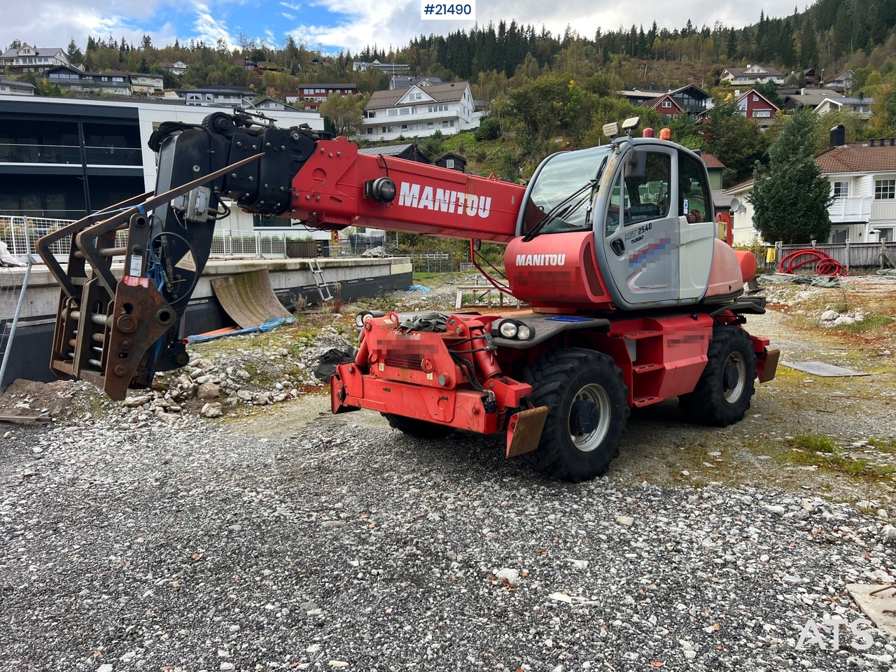 Manitou MRT2540 m/ radiostyring, mannskapskorg, 2 sett pallegafler, jibb med vinsj (1.5 tonn) - Chariot télescopique: photos 1 Manitou MRT2540 m/ radiostyring, mannskapskorg, 2 sett pallegafler, jibb med vinsj (1.5 tonn) - Chariot télescopique: photos 1
