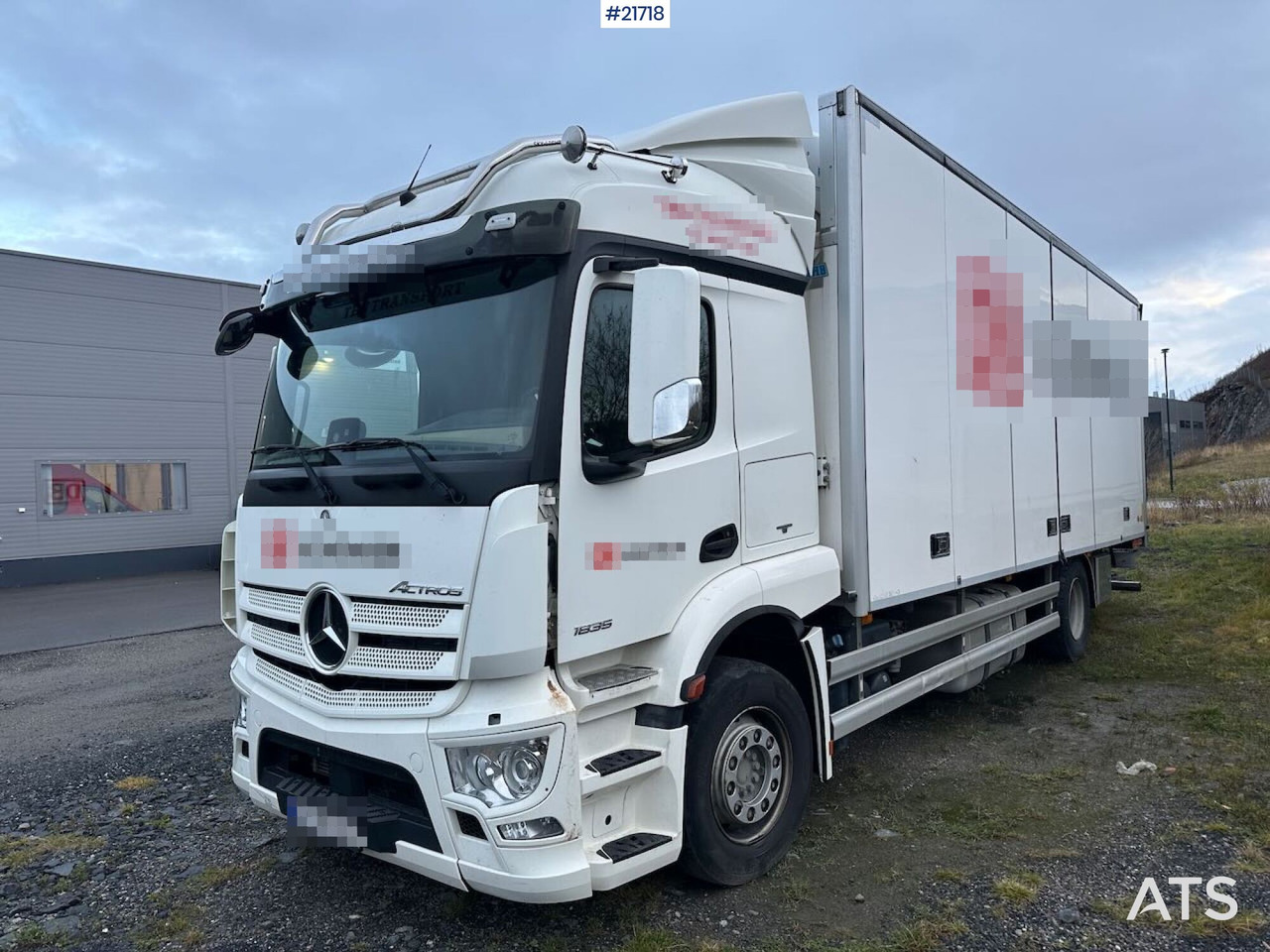 Mercedes Actros 1835 skapbil m/ Full sideåpning, aggregat, lift og 2 sett dekk - Camion fourgon: photos 1 Mercedes Actros 1835 skapbil m/ Full sideåpning, aggregat, lift og 2 sett dekk - Camion fourgon: photos 1