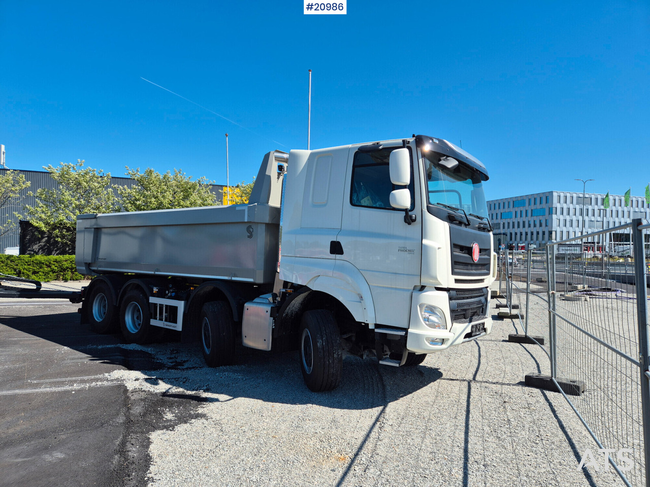 Tatra 8P6R43 - Camion benne: photos 3 Tatra 8P6R43 - Camion benne: photos 3