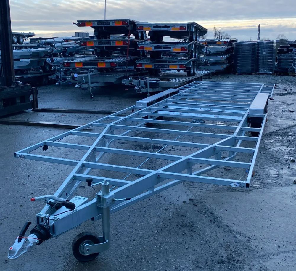 Boro - Semi-remorque porte-conteneur/ Caisse mobile: photos 1 Boro - Semi-remorque porte-conteneur/ Caisse mobile: photos 1