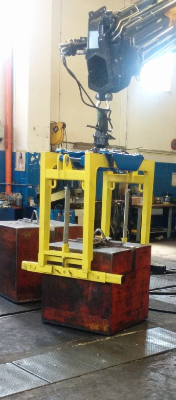 Brick stack grapple PL-02 - Pinces pour Grue auxiliaire: photos 4 Brick stack grapple PL-02 - Pinces pour Grue auxiliaire: photos 4