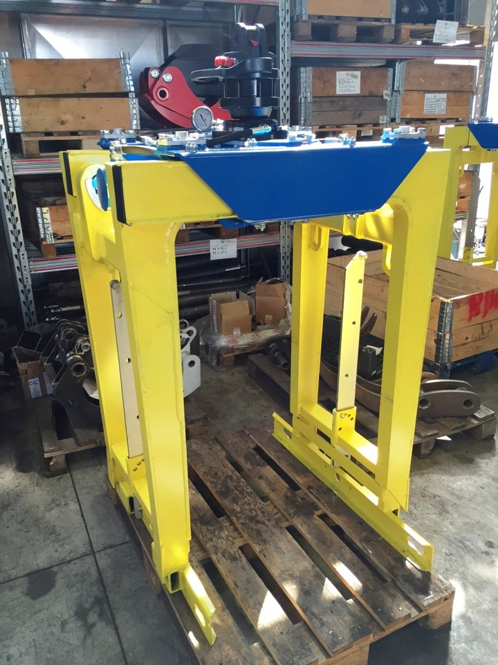 Brick stack grapple PL-3 - Pinces pour Grue auxiliaire: photos 4 Brick stack grapple PL-3 - Pinces pour Grue auxiliaire: photos 4