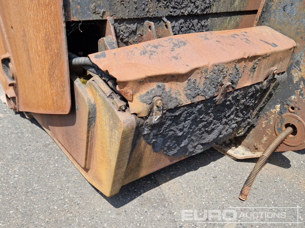 Godet 128" High Tip Front Loading Bucket to suit CAT 972H: photos 6