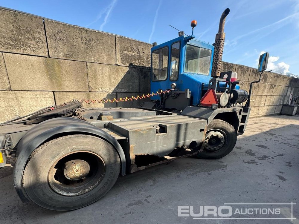 2001 Ferrari TT2516 4x2 Shunter - Tracteur portuaire: photos 1 2001 Ferrari TT2516 4x2 Shunter - Tracteur portuaire: photos 1