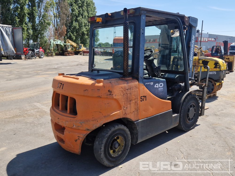 2008 Doosan D40SC5 - Chariot élévateur: photos 4 2008 Doosan D40SC5 - Chariot élévateur: photos 4
