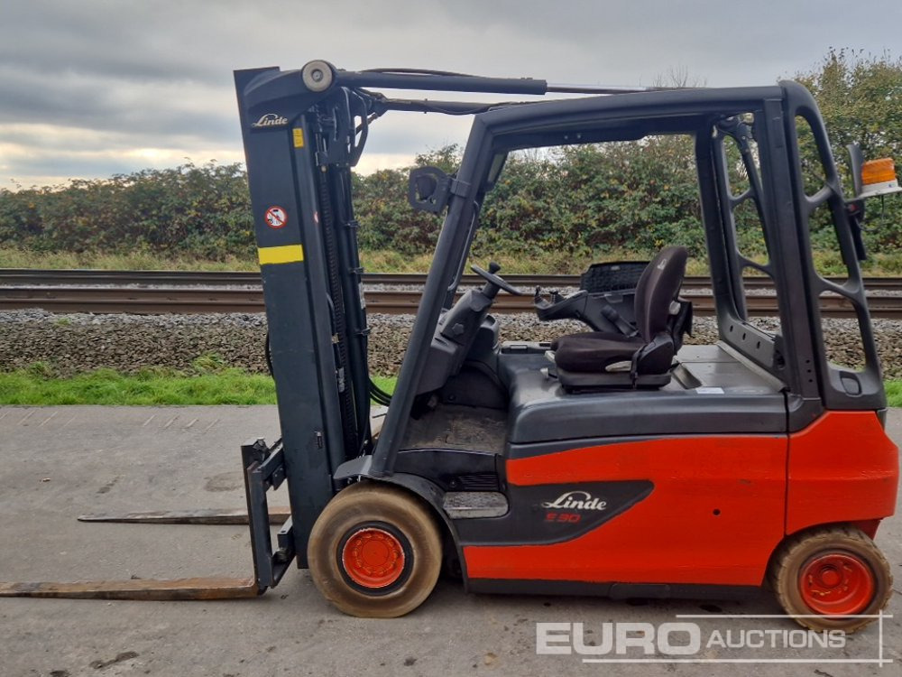 2014 Linde E30L-01 - Chariot élévateur: photos 2 2014 Linde E30L-01 - Chariot élévateur: photos 2