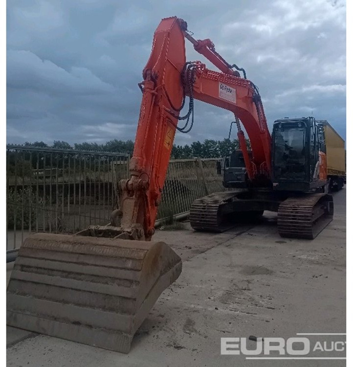 2016 Hitachi ZX210LC-5 - Pelle sur chenille: photos 1 2016 Hitachi ZX210LC-5 - Pelle sur chenille: photos 1