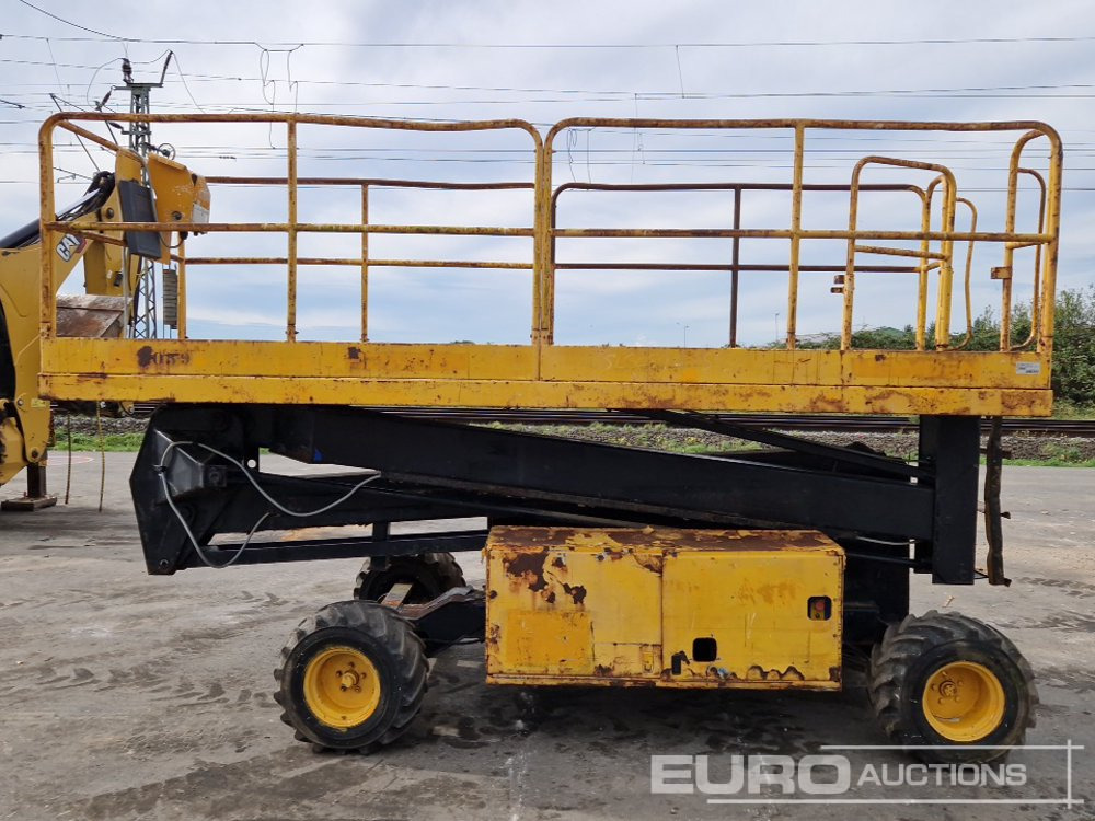 4x4 Diesel Scissor Lift - Nacelle: photos 2 4x4 Diesel Scissor Lift - Nacelle: photos 2