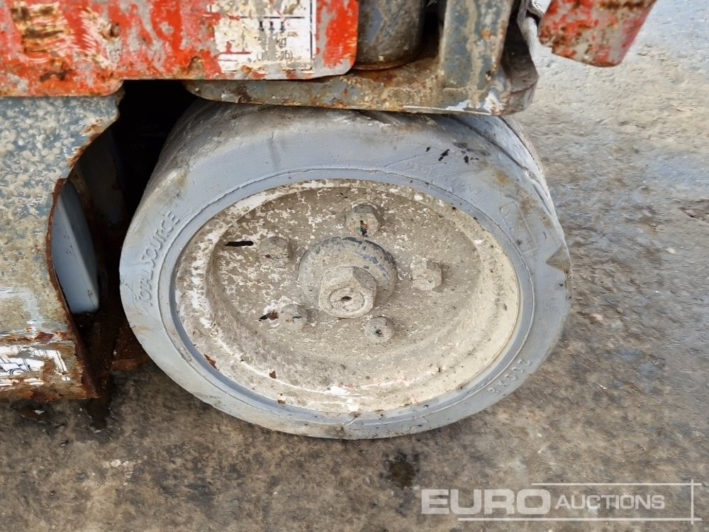 Nacelle Electric Scissor Lift: photos 10 Nacelle Electric Scissor Lift: photos 10