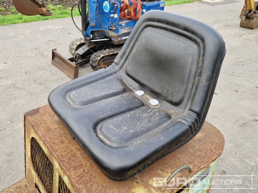 Mini pelle Kobelco Rubber Tracks, Blade, Offset: photos 21