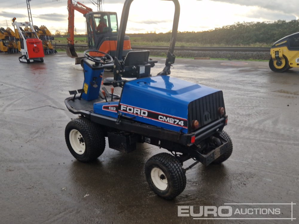 New Holland TM274 4WD Ride on Lawnmower, Roll Bar (No Cutting Deck) - Motofaucheuse: photos 3 New Holland TM274 4WD Ride on Lawnmower, Roll Bar (No Cutting Deck) - Motofaucheuse: photos 3