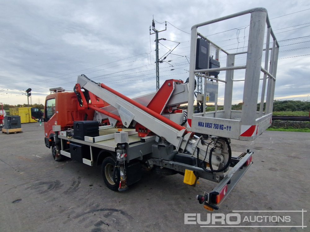 Nissan Cabstar 35.12 - Camion avec nacelle: photos 3 Nissan Cabstar 35.12 - Camion avec nacelle: photos 3
