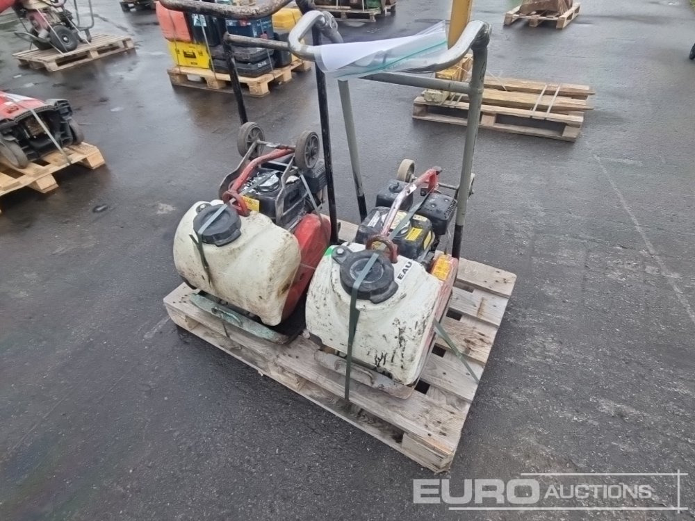Pallet of Assorted Compaction Plates (2 of) - Travaux routiers: photos 4 Pallet of Assorted Compaction Plates (2 of) - Travaux routiers: photos 4