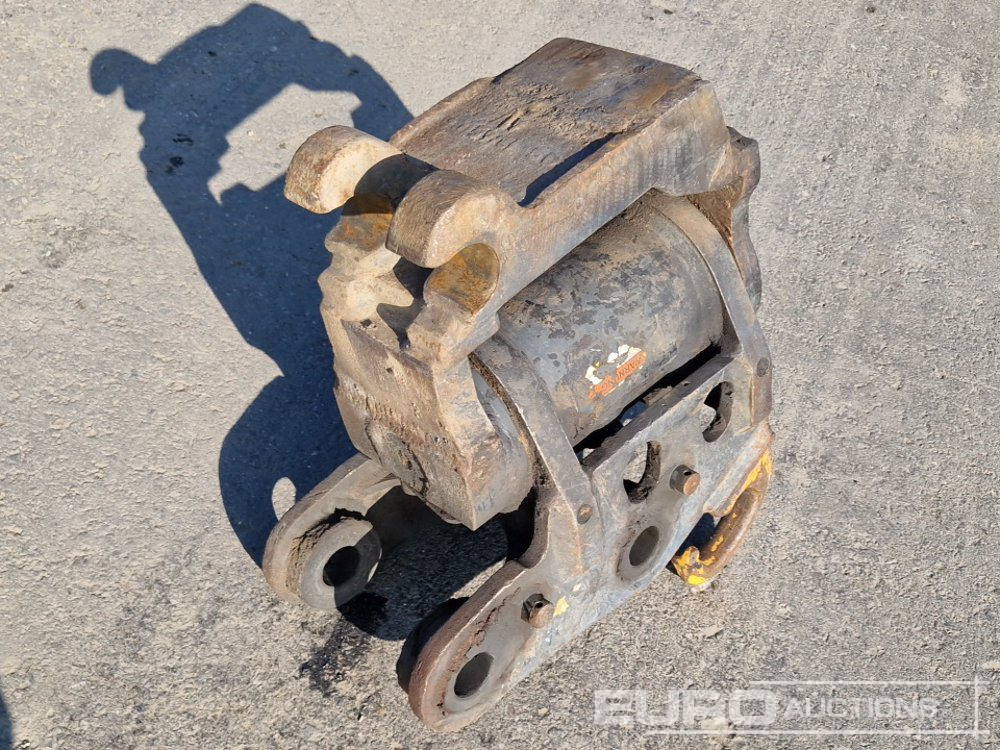 Powertilt QH to suit Kubota KX057-4 - Attache rapide: photos 3 Powertilt QH to suit Kubota KX057-4 - Attache rapide: photos 3
