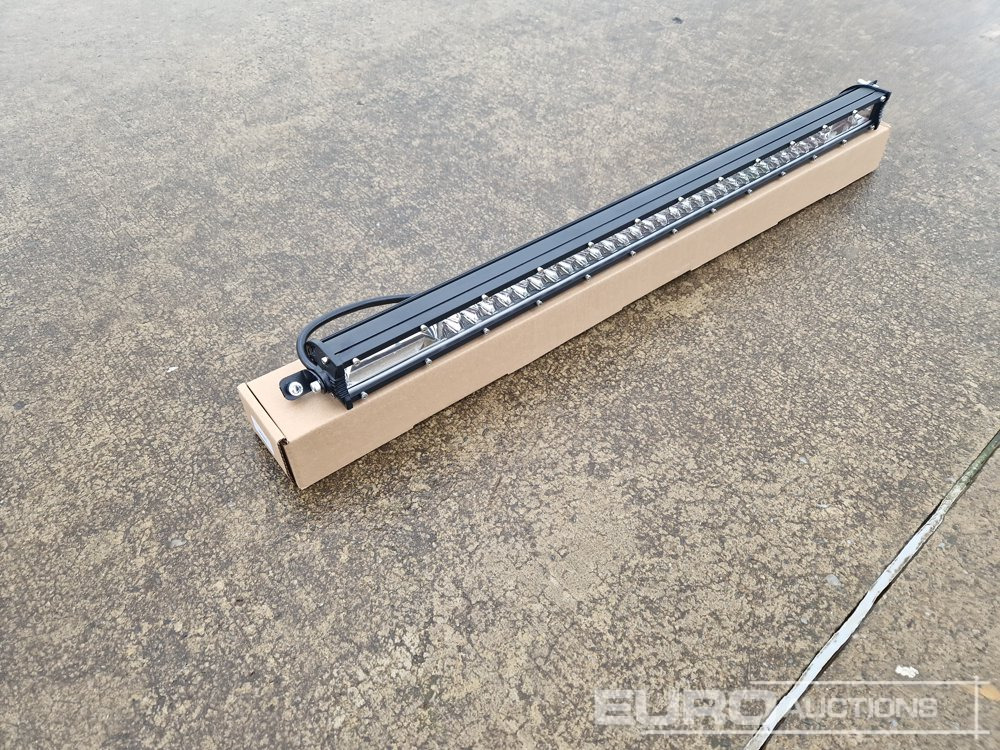 Unused 25" 240W Combo Beam LED Light Bar, Mounting Brackets, IP68 Waterproof - Matériel de chantier: photos 4 Unused 25" 240W Combo Beam LED Light Bar, Mounting Brackets, IP68 Waterproof - Matériel de chantier: photos 4