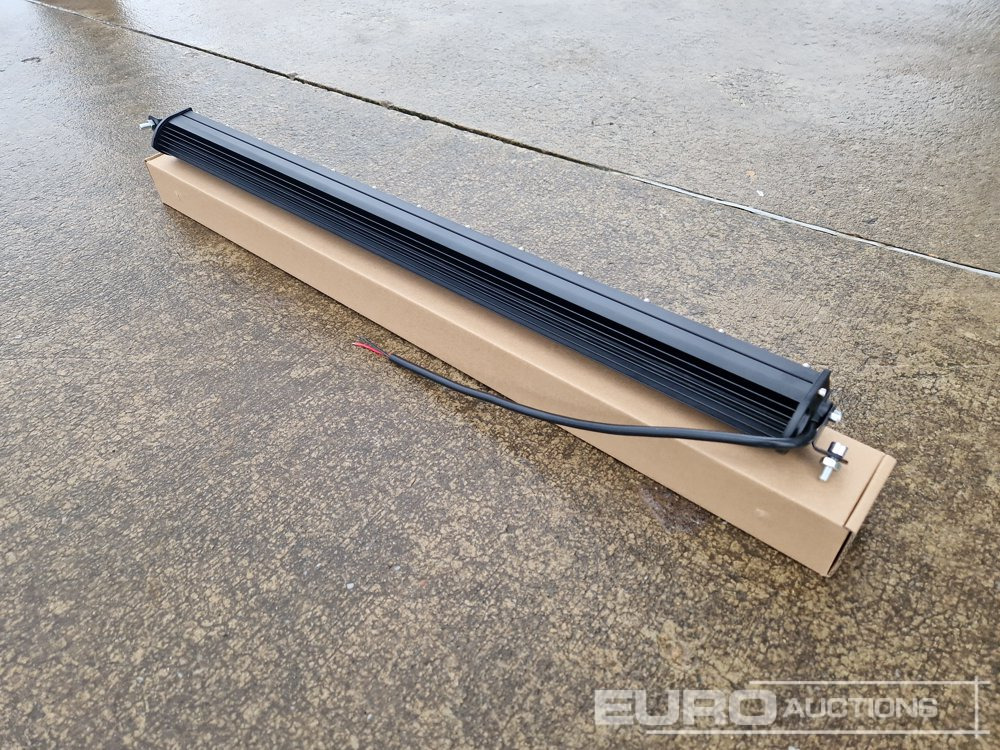 Unused 25" 240W Combo Beam LED Light Bar, Mounting Brackets, IP68 Waterproof - Matériel de chantier: photos 3 Unused 25" 240W Combo Beam LED Light Bar, Mounting Brackets, IP68 Waterproof - Matériel de chantier: photos 3