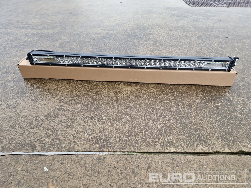 Unused 25" 240W Combo Beam LED Light Bar, Mounting Brackets, IP68 Waterproof - Matériel de chantier: photos 5 Unused 25" 240W Combo Beam LED Light Bar, Mounting Brackets, IP68 Waterproof - Matériel de chantier: photos 5
