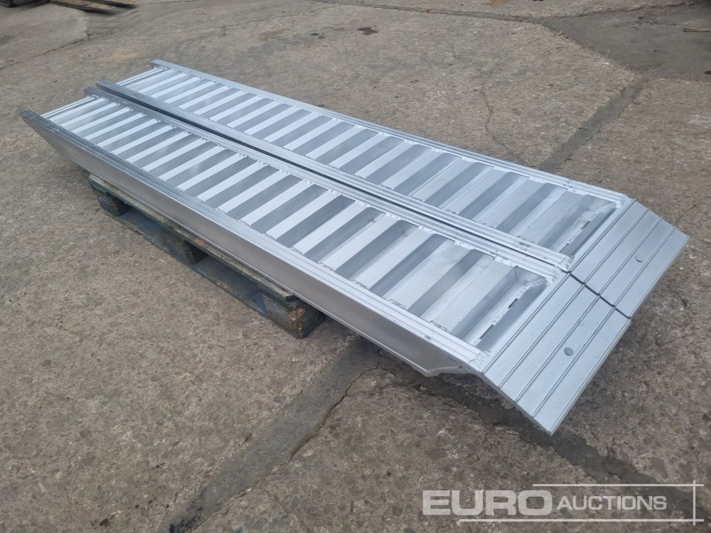 Unused Set of Aluminium Ramps, 250cm, 6,000kg - Équipement de garage: photos 2 Unused Set of Aluminium Ramps, 250cm, 6,000kg - Équipement de garage: photos 2