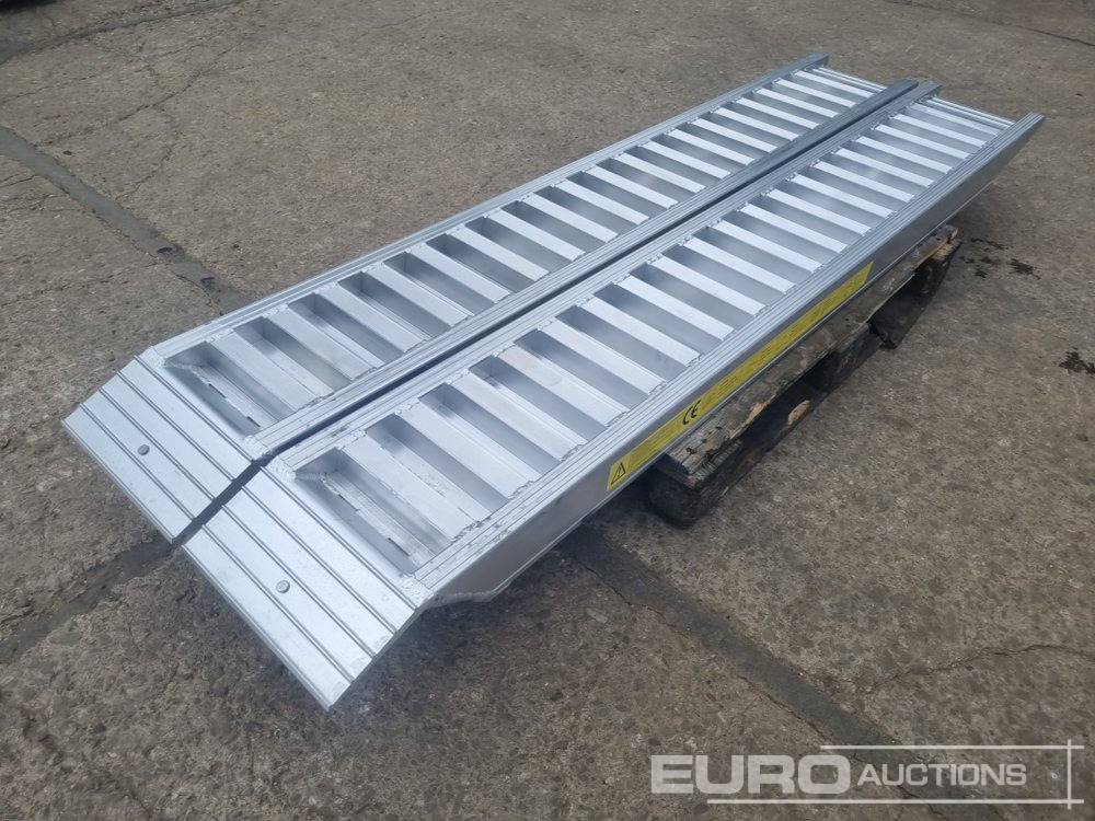 Unused Set of Aluminium Ramps, 250cm, 6,000kg - Équipement de garage: photos 3 Unused Set of Aluminium Ramps, 250cm, 6,000kg - Équipement de garage: photos 3