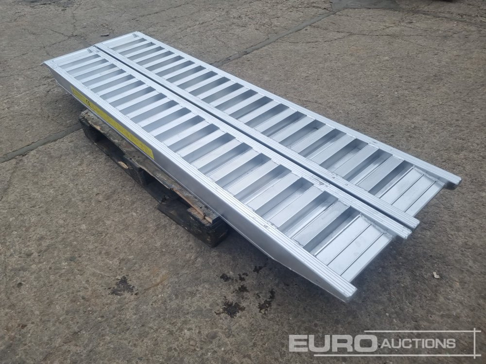Unused Set of Aluminium Ramps, 250cm, 6,000kg - Équipement de garage: photos 4 Unused Set of Aluminium Ramps, 250cm, 6,000kg - Équipement de garage: photos 4