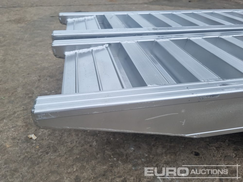 Unused Set of Aluminium Ramps, 250cm, 6,000kg - Équipement de garage: photos 5 Unused Set of Aluminium Ramps, 250cm, 6,000kg - Équipement de garage: photos 5