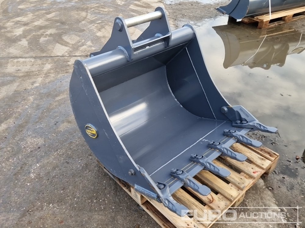 Unused Strickland 36" Loading Bucket to suit S45 - Godet: photos 4 Unused Strickland 36" Loading Bucket to suit S45 - Godet: photos 4