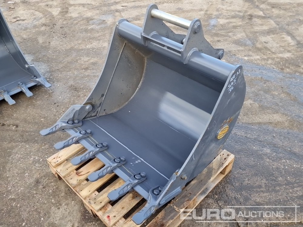 Unused Strickland 36" Loading Bucket to suit S45 - Godet: photos 1 Unused Strickland 36" Loading Bucket to suit S45 - Godet: photos 1