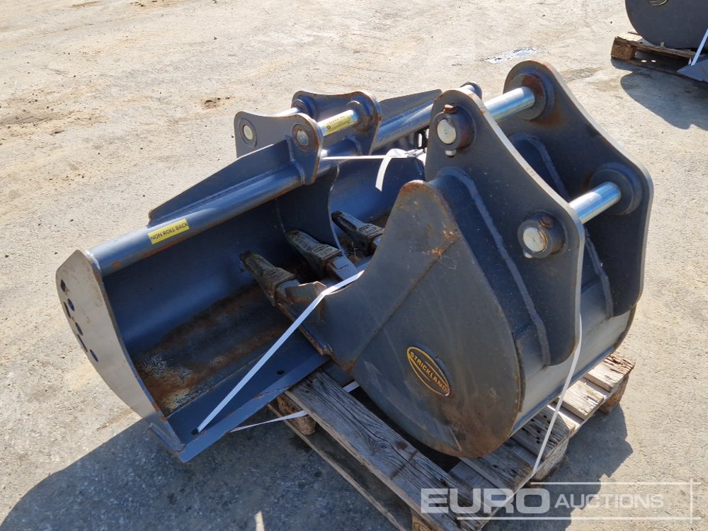 Unused Strickland 60" Ditching, 18" Digging Buckets, 45mm Pin to suit Takeuchi TB260 (2 of) - Godet: photos 4 Unused Strickland 60" Ditching, 18" Digging Buckets, 45mm Pin to suit Takeuchi TB260 (2 of) - Godet: photos 4