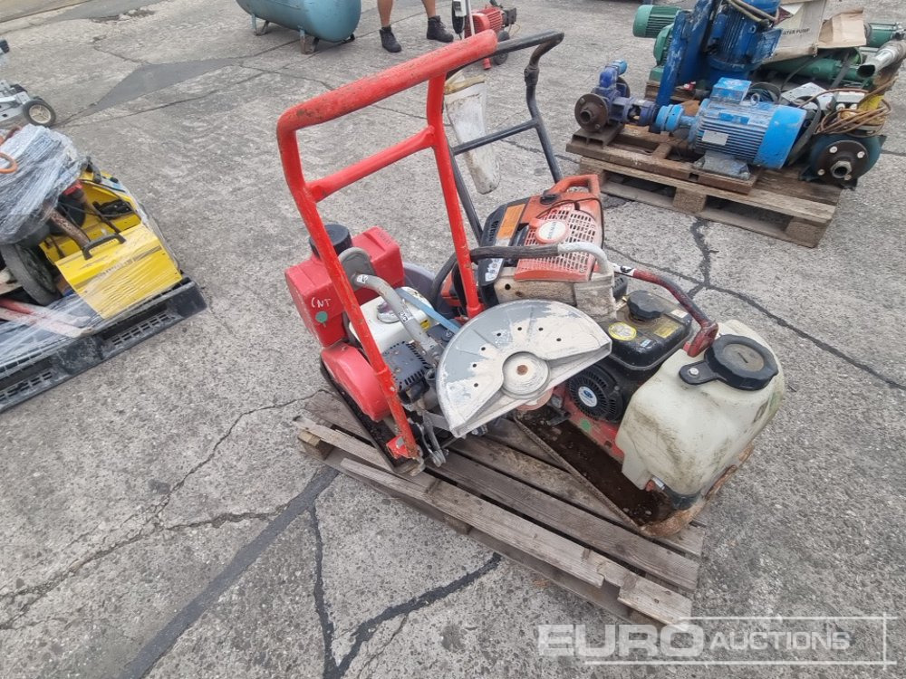 Walk Behind Compaction Plates (2 of), Quick Cut Saw - Travaux routiers: photos 2 Walk Behind Compaction Plates (2 of), Quick Cut Saw - Travaux routiers: photos 2