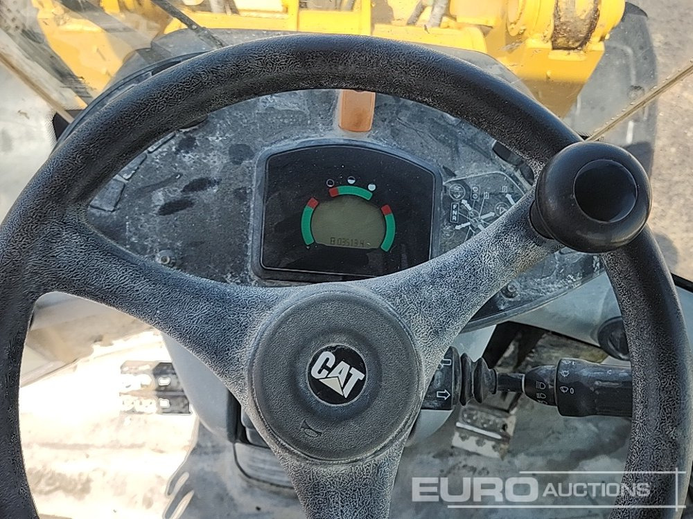 Chargeuse sur pneus 2010 CAT 908H: photos 28