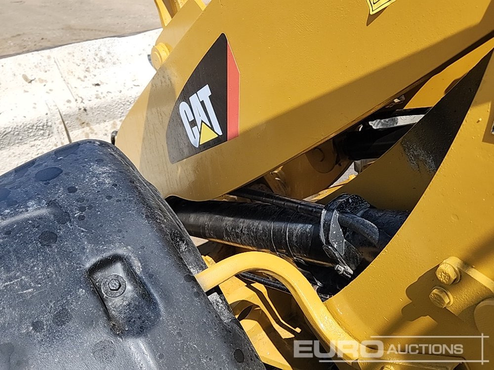 Chargeuse sur pneus 2010 CAT 908H: photos 18