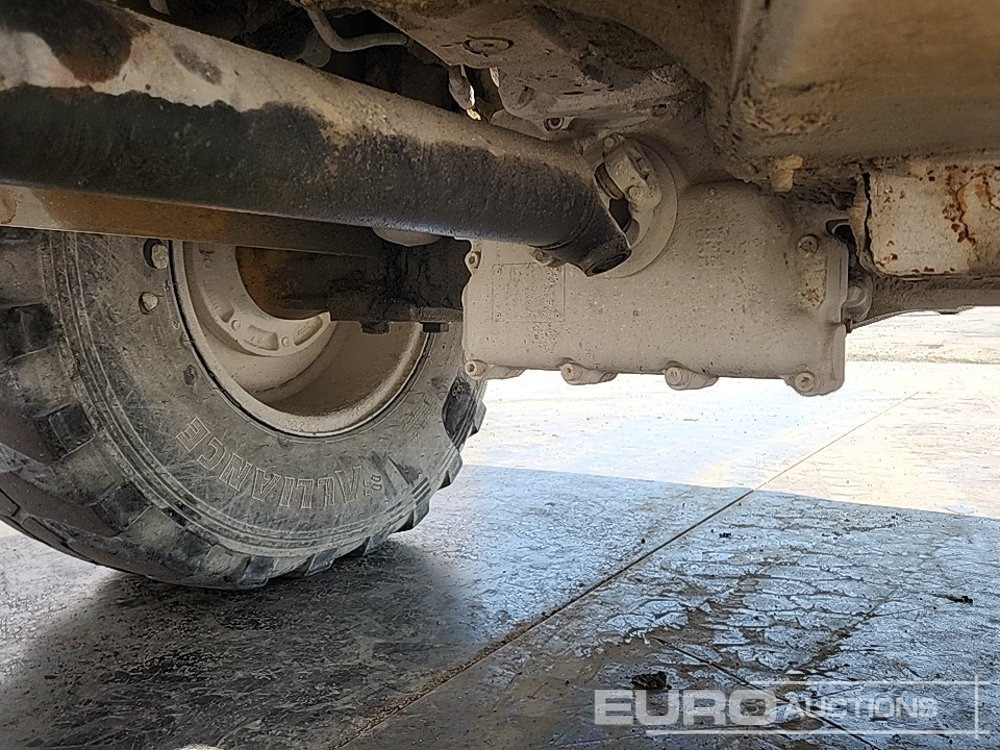 Chargeuse sur pneus 2010 CAT 908H: photos 24