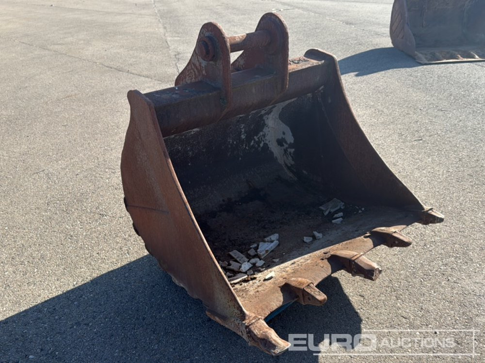 JCB 51" Digging Bucket to suit Backhoe Loader - Godet: photos 2 JCB 51" Digging Bucket to suit Backhoe Loader - Godet: photos 2
