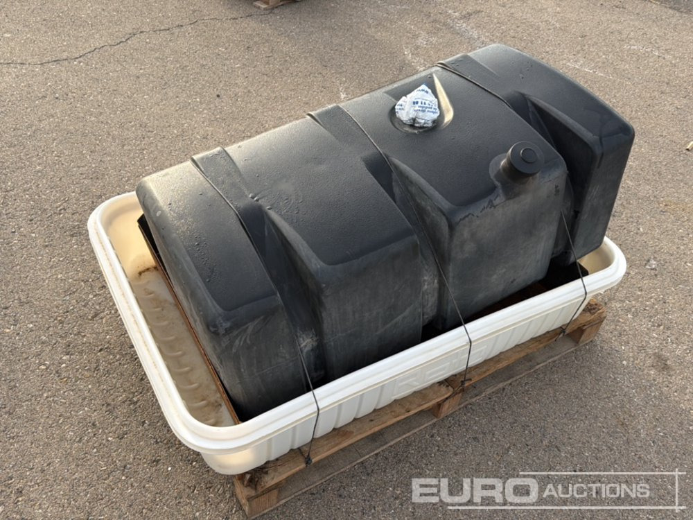 Plastic Fuel Bowser - Cuve de stockage: photos 2 Plastic Fuel Bowser - Cuve de stockage: photos 2