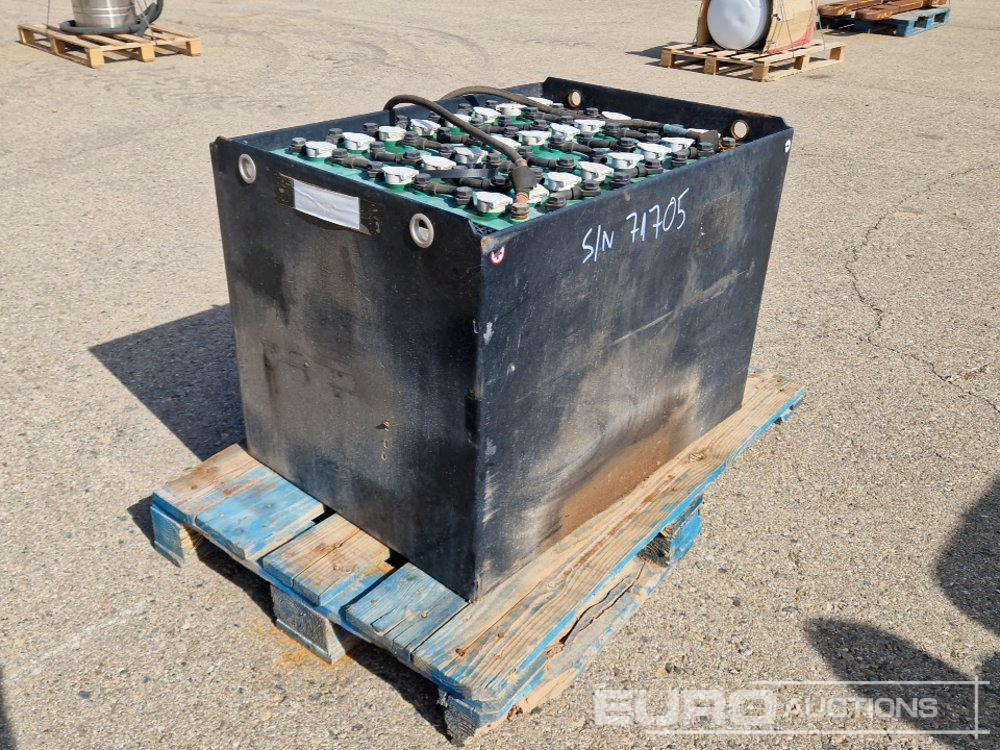 Set of Batteries to suit Electric Forklift - Accumulateur pour Chariot élévateur électrique: photos 1 Set of Batteries to suit Electric Forklift - Accumulateur pour Chariot élévateur électrique: photos 1