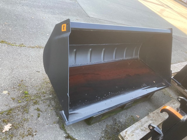 Alö Volumenschaufel VM 245 - Chargeur frontal pour tracteur: photos 1 Alö Volumenschaufel VM 245 - Chargeur frontal pour tracteur: photos 1