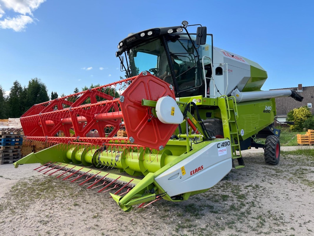 CLAAS Avero 240 - Moissonneuse-batteuse: photos 1 CLAAS Avero 240 - Moissonneuse-batteuse: photos 1