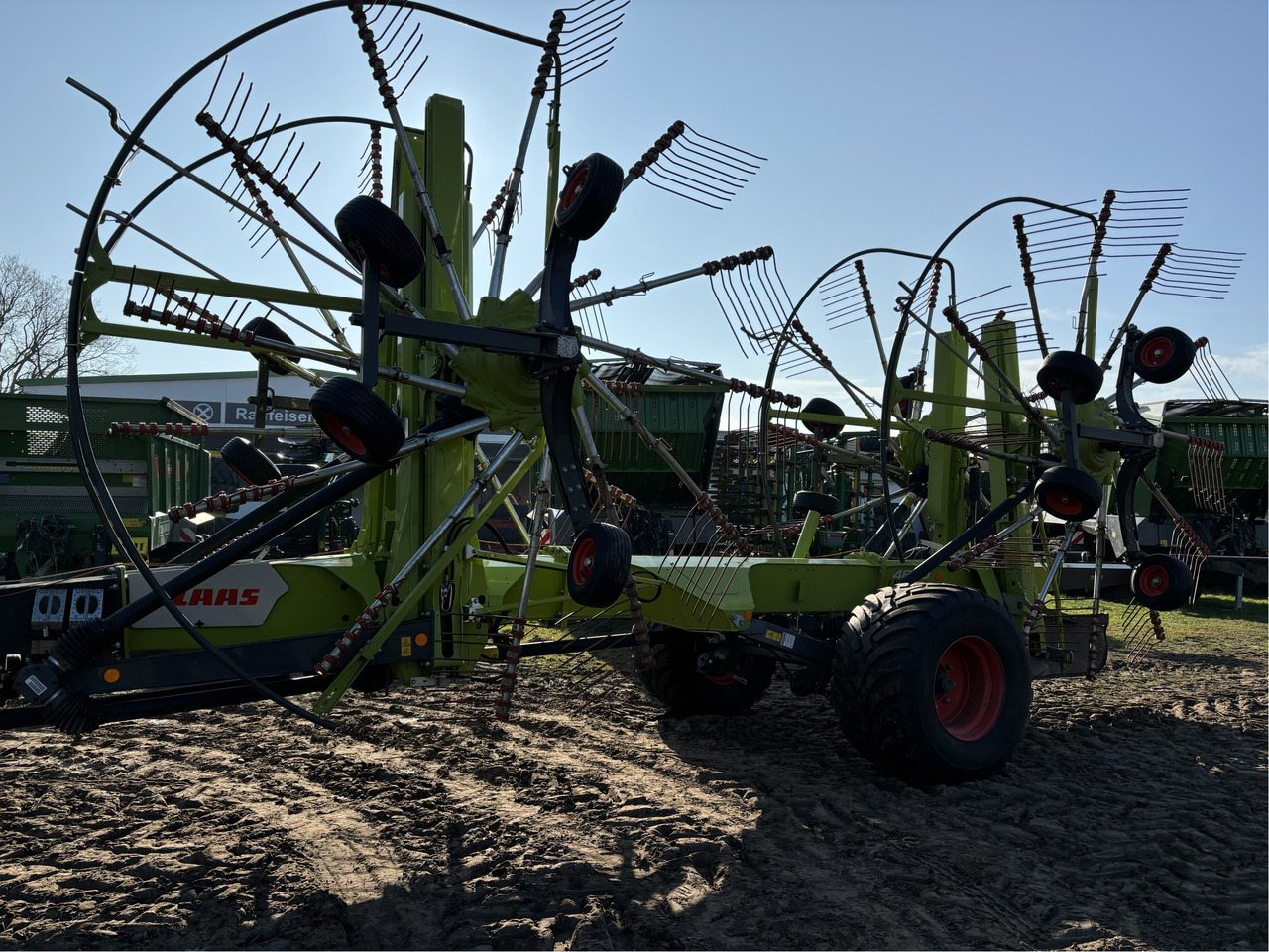 Claas Liner 4800 Trend - Faneuse: photos 5 Claas Liner 4800 Trend - Faneuse: photos 5