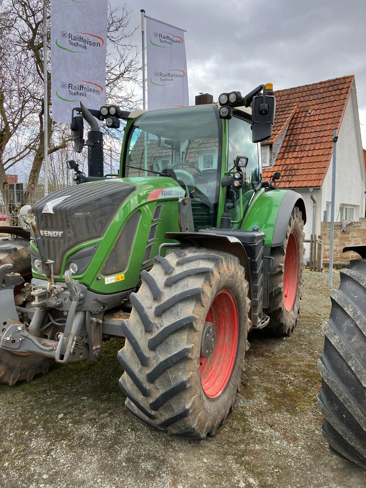 Fendt 718 Vario S4 Power Plus - Tracteur agricole: photos 4 Fendt 718 Vario S4 Power Plus - Tracteur agricole: photos 4