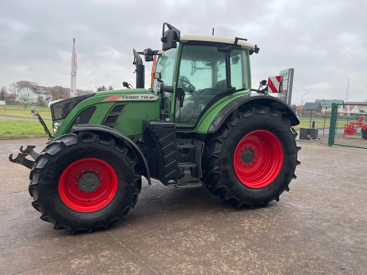 Fendt 718 Vario S4 ProfiPlus - Tracteur agricole: photos 1 Fendt 718 Vario S4 ProfiPlus - Tracteur agricole: photos 1