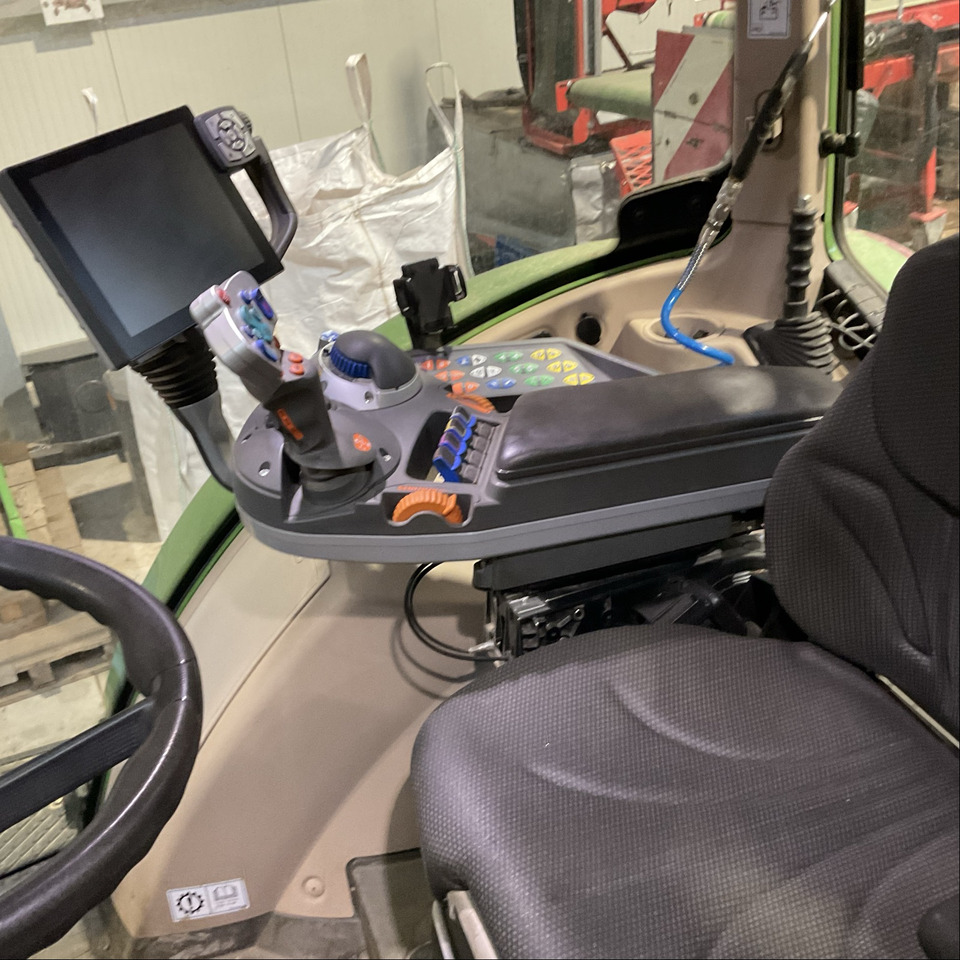 Fendt 718 Vario S4 ProfiPlus - Tracteur agricole: photos 2 Fendt 718 Vario S4 ProfiPlus - Tracteur agricole: photos 2