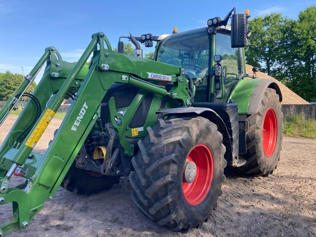Fendt 724 S4 - Tracteur agricole: photos 1 Fendt 724 S4 - Tracteur agricole: photos 1