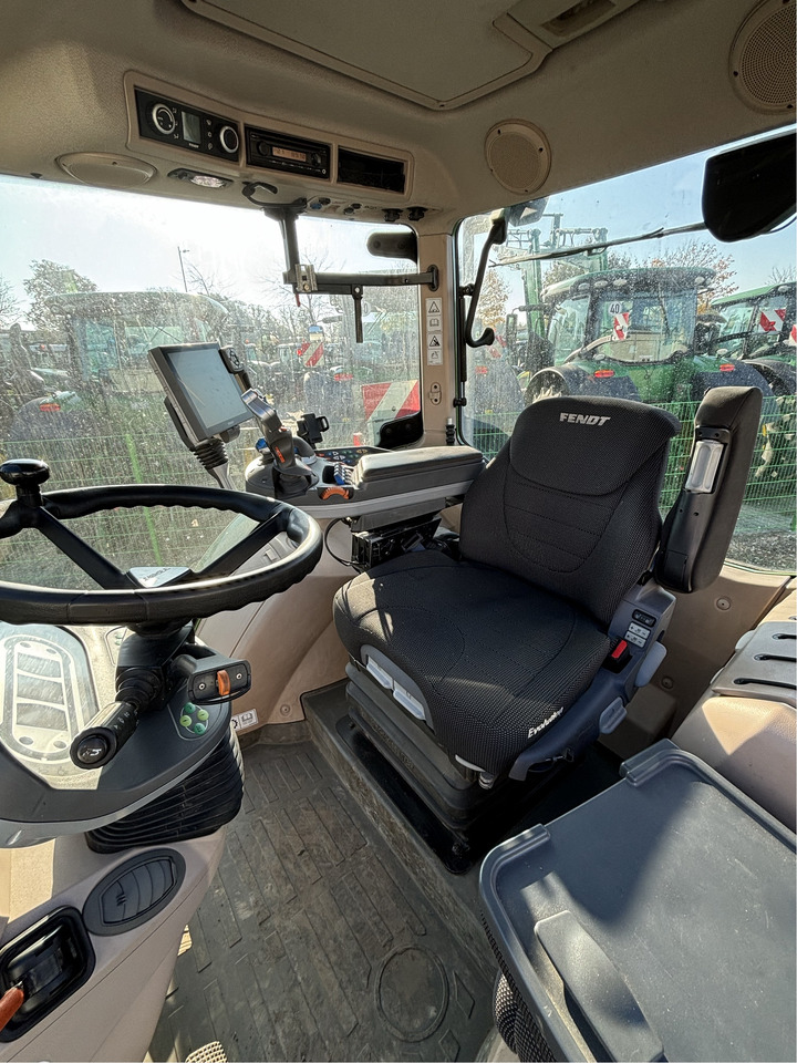 Fendt 724 S4 Profi Plus - Tracteur agricole: photos 4 Fendt 724 S4 Profi Plus - Tracteur agricole: photos 4