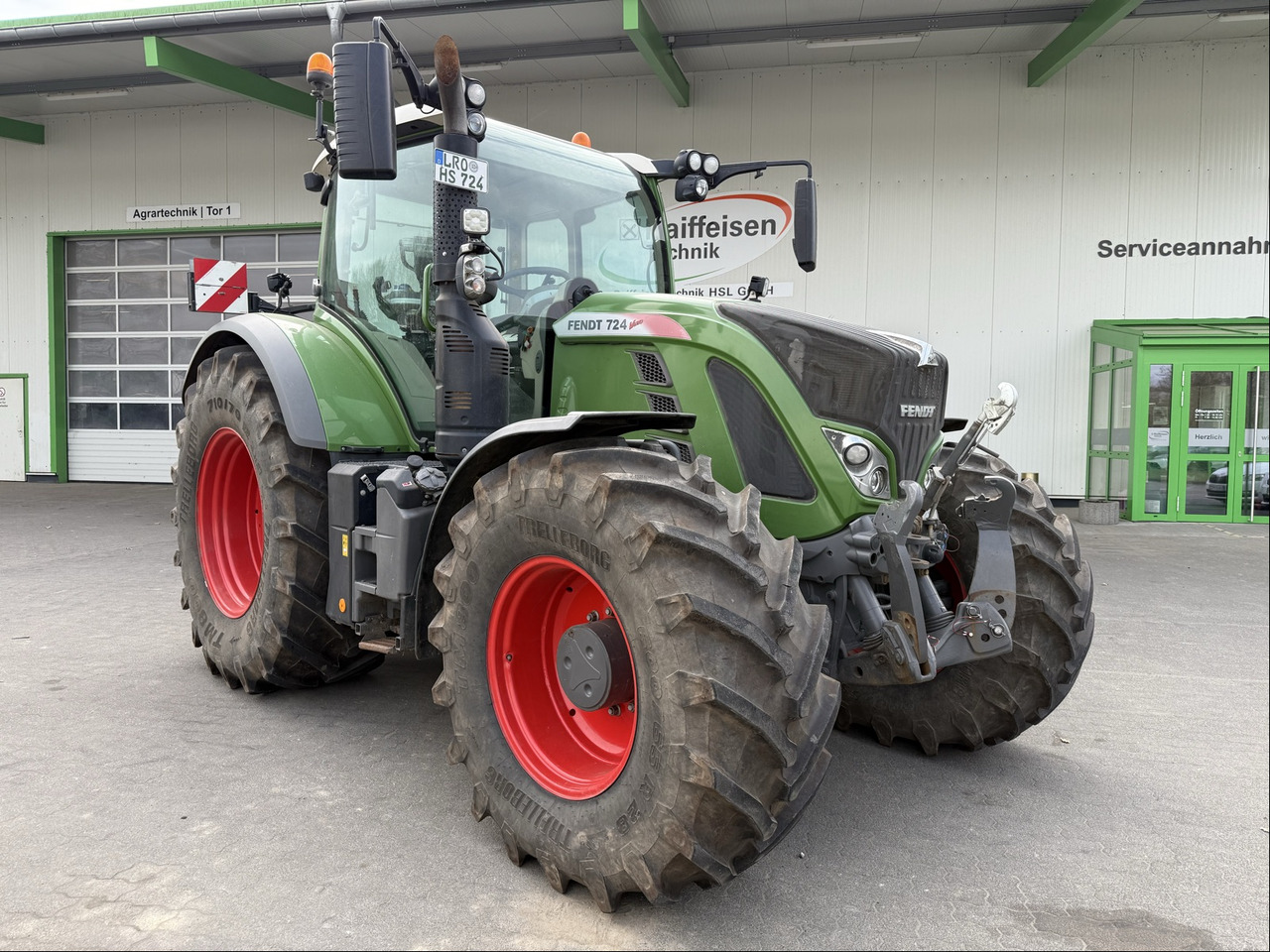 Fendt 724 Vario S4 - Tracteur agricole: photos 1 Fendt 724 Vario S4 - Tracteur agricole: photos 1
