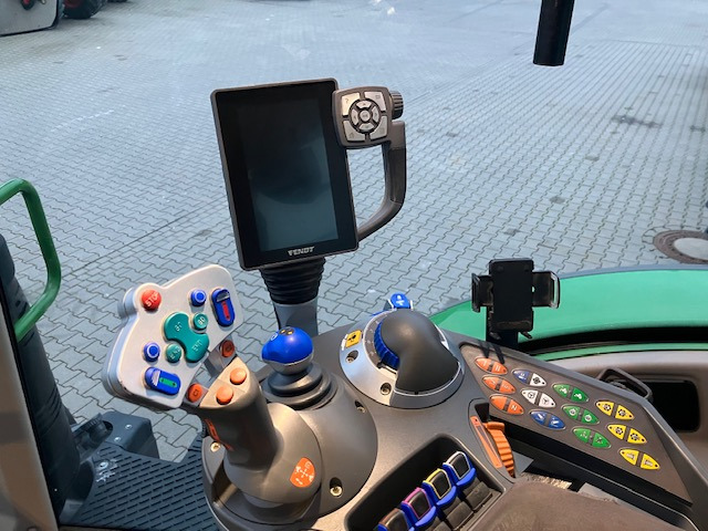 Fendt 724 Vario S4 Profi - Tracteur agricole: photos 2 Fendt 724 Vario S4 Profi - Tracteur agricole: photos 2