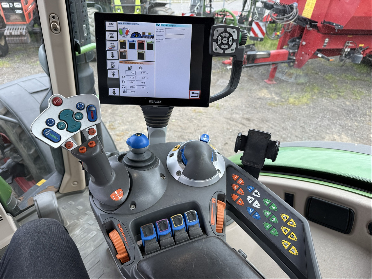Fendt 724 Vario S4 ProfiPlus - Tracteur agricole: photos 3 Fendt 724 Vario S4 ProfiPlus - Tracteur agricole: photos 3