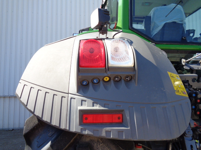 Tracteur agricole Fendt 824 Vario S4 ProfiPlus: photos 10